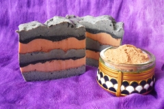 Мыло с эфирным маслом пряной гвоздики и корицы на основе чёрной и розовой глины - 120 р. (арт. B18)